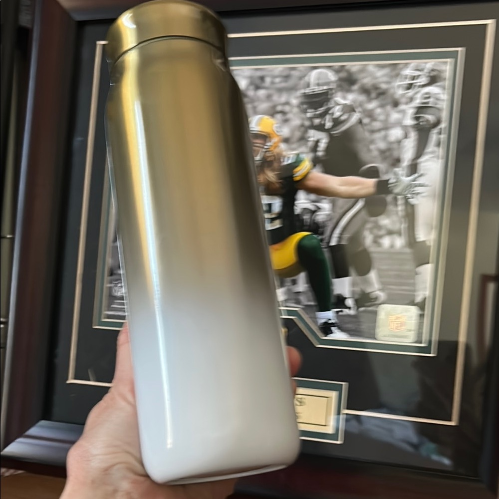 STARBUCKS Gold White 20 Ounce Vacuum Insulated Water Bottle
